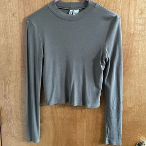 Divided long sleeve cropped shirt
